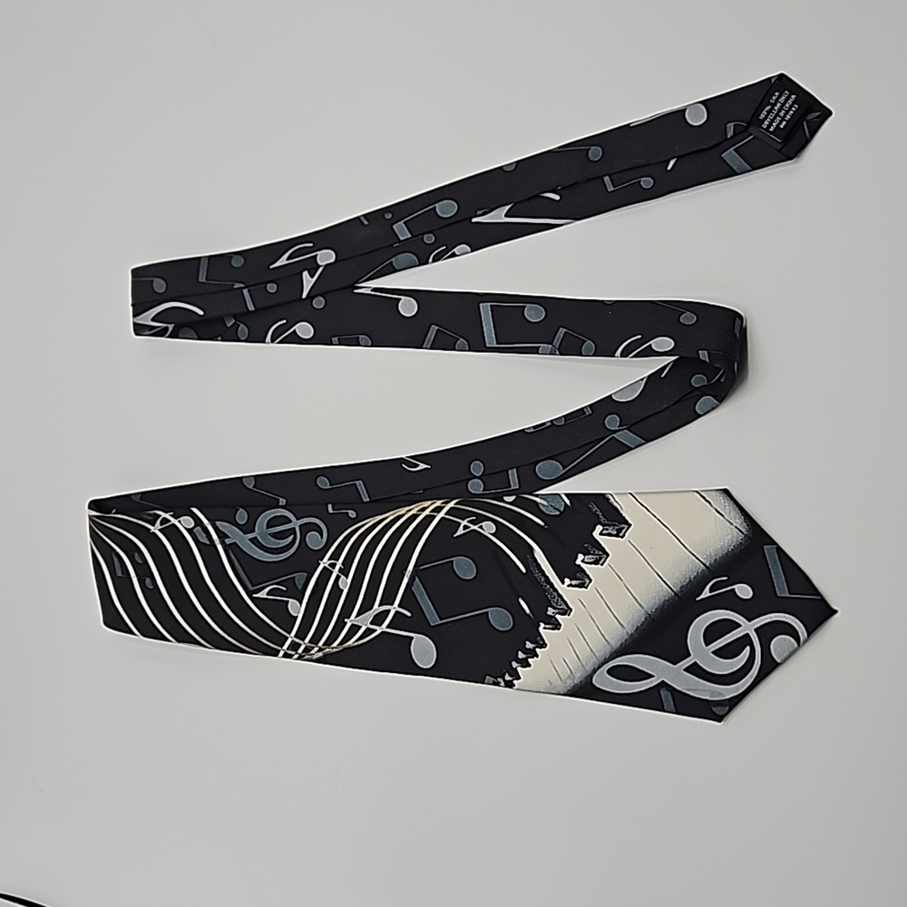 Vtg music themes tie, Larson, 100% silk